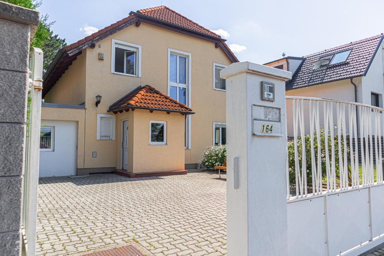 Exquisite Shared Villa - Your Private Room In This Beautiful Home Wien Exterior foto