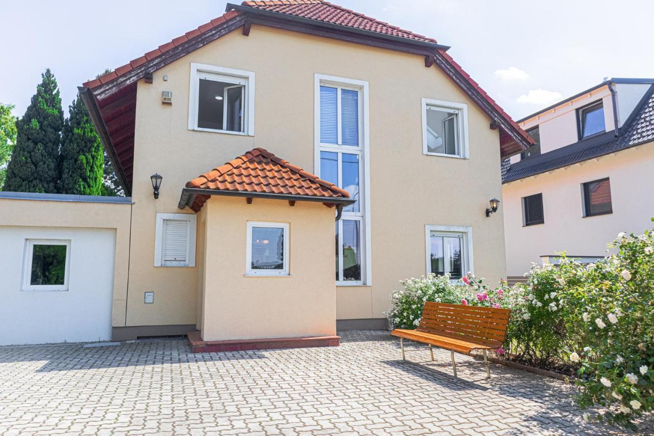 Exquisite Shared Villa - Your Private Room In This Beautiful Home Wien Exterior foto