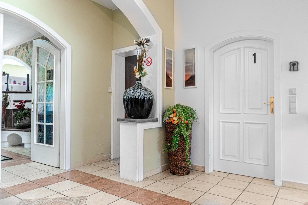 Exquisite Shared Villa - Your Private Room In This Beautiful Home Wien Exterior foto